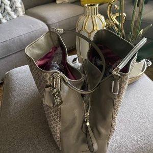 Beautiful Coach handbag. Used twice pretty much new!!. No damage  very clean.